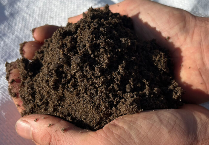 Free Draining Organic Topsoil 800L